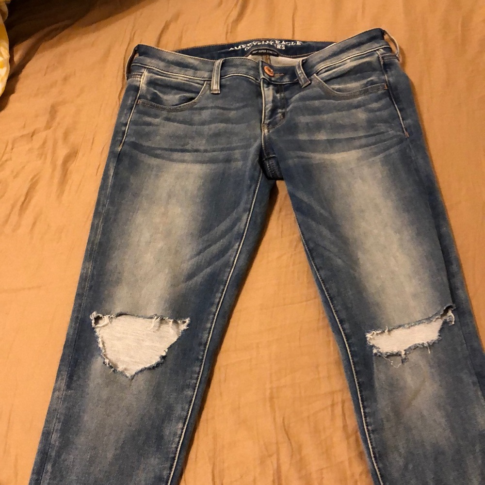 American Eagle Distressed jeans size 8